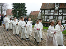 Feier der 1. Heiligen Kommunion in Sankt Crescentius (Foto: Karl-Franz Thiede)